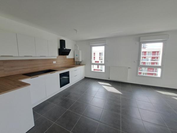 T3 neuf avec balcon et stationnement