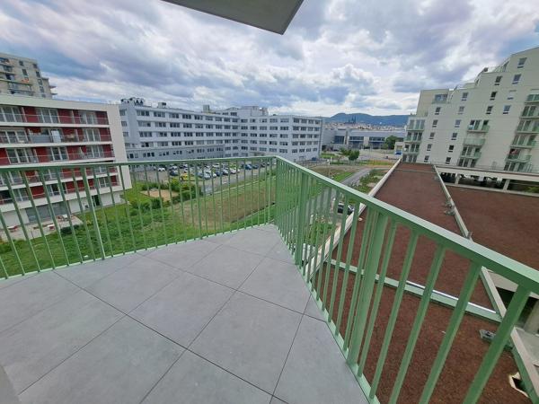 T3 neuf avec balcon et stationnement