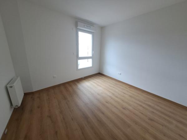 T3 neuf avec balcon et stationnement