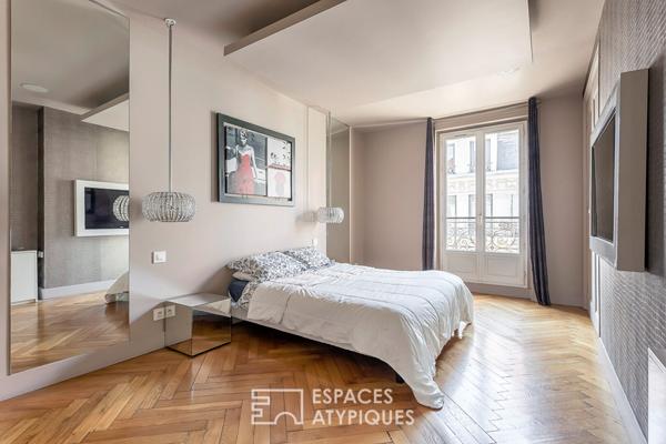 Appartement de prestige avec balcon dans un immeuble haussmannien