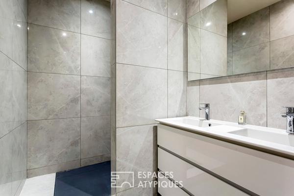 Appartement de prestige avec balcon dans un immeuble haussmannien