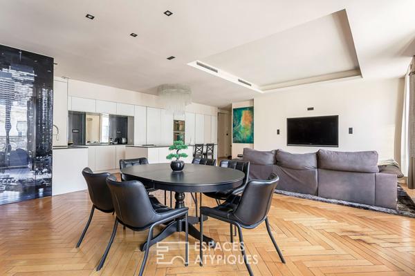 Appartement de prestige avec balcon dans un immeuble haussmannien