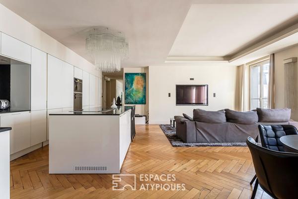 Appartement de prestige avec balcon dans un immeuble haussmannien