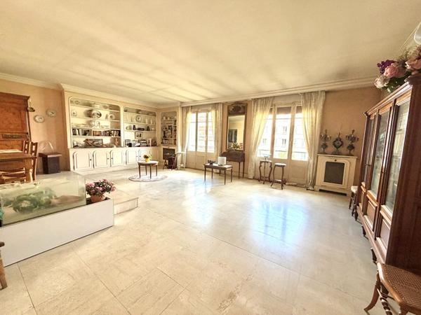 À VENDRE ? GRAND APPARTEMENT 172 m² ? FORT POTENTIEL ? SECTEUR FACULTÉS
