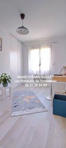 Lumineuse maison familiale au coeur d'Achères-la-Forêt.