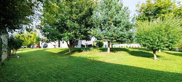 Lumineuse maison familiale au coeur d'Achères-la-Forêt.