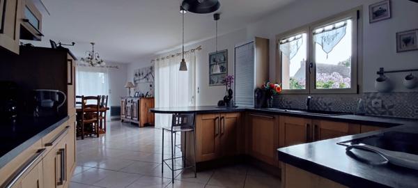 Lumineuse maison familiale au coeur d'Achères-la-Forêt.