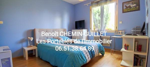 Lumineuse maison familiale au coeur d'Achères-la-Forêt.