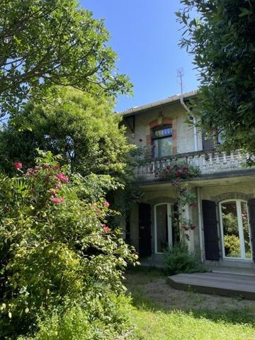 Maison Bougeoise centre ville avec terrain