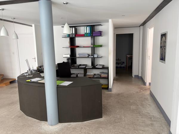 Bureau
         9 pièces
        - 220 m² 327 000 € *