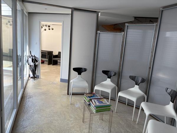 Bureau
         9 pièces
        - 220 m² 327 000 € *