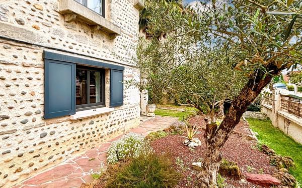 Maison à vendre    6 pièces •  Jurançon