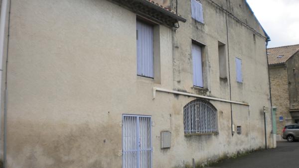 vente d'un immeuble avec un appartement et un local professionnel Mondragon (84430)