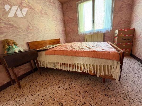 Située dans un quartier paisible de Salbris (41), cette maison offre un cadre de vie agréable e...