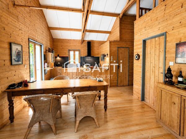 Cazals - Propriété contemporaine en bois au cœur de la nature avec gîte sur pilotis, dépendances
