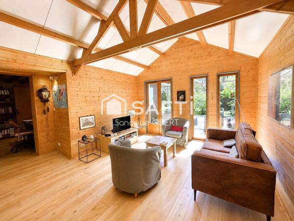 Cazals - Propriété contemporaine en bois au cœur de la nature avec gîte sur pilotis, dépendances
