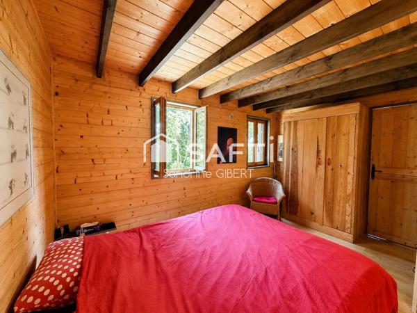 Cazals - Propriété contemporaine en bois au cœur de la nature avec gîte sur pilotis, dépendances