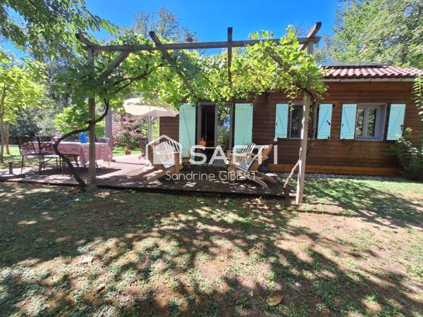 Cazals - Propriété contemporaine en bois au cœur de la nature avec gîte sur pilotis, dépendances