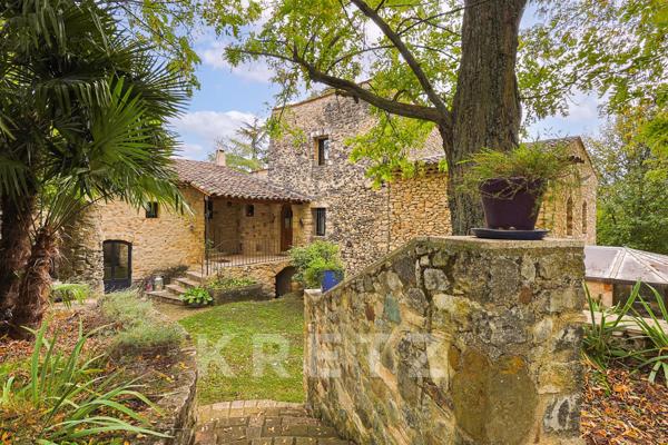 Ancienne Ferme du XVII ème siècle entièrement rénovée sur 1ha 800