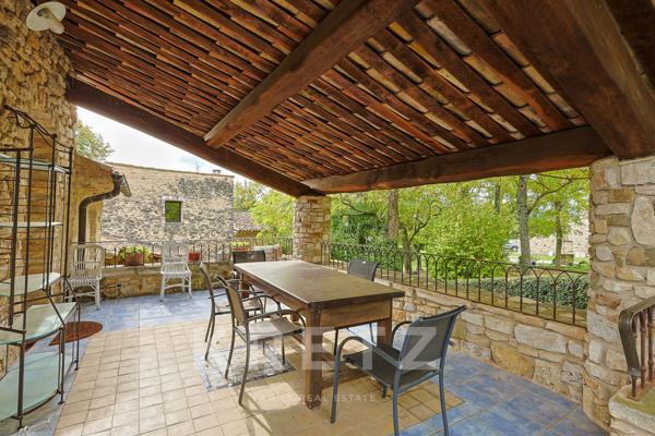 Ancienne Ferme du XVII ème siècle entièrement rénovée sur 1ha 800