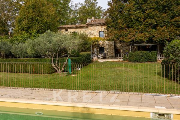 Ancienne Ferme du XVII ème siècle entièrement rénovée sur 1ha 800