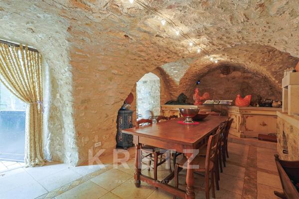 Ancienne Ferme du XVII ème siècle entièrement rénovée sur 1ha 800