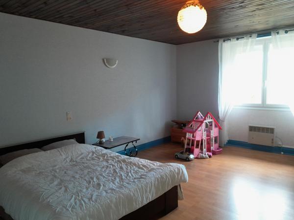 MAISON AVEC 3 CHAMBRES COMBLES AMENAGEABLES 5 MN DU LIORAN