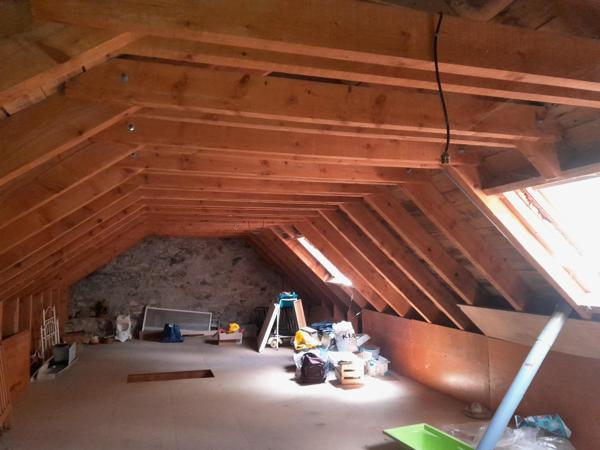 MAISON AVEC 3 CHAMBRES COMBLES AMENAGEABLES 5 MN DU LIORAN