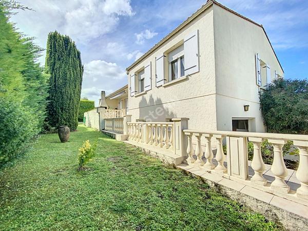 Maison à vendre à Saint-sulpice de Royan dans un quartier calme avec un large sous sol.