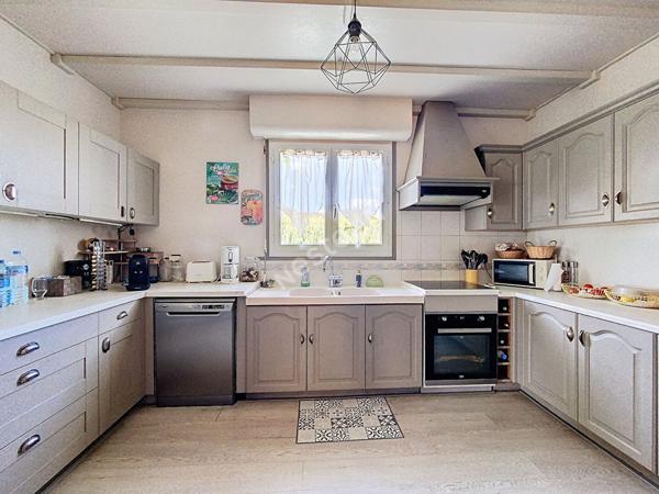 Maison à vendre à Saint-sulpice de Royan dans un quartier calme avec un large sous sol.