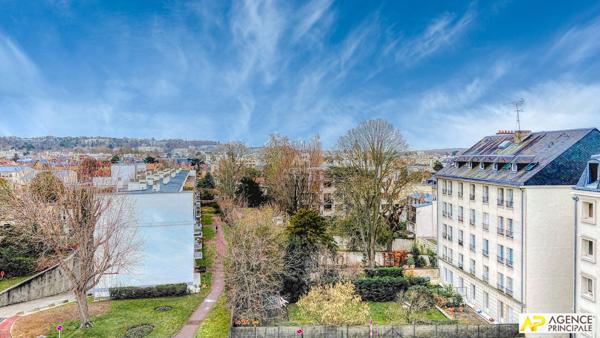 Versailles Notre-Dame Appartement 4 pièces 71 m² carrez situé au 5ème et dernier étage avec ascenseur, cave et box €630 000 ** - Référence 26699