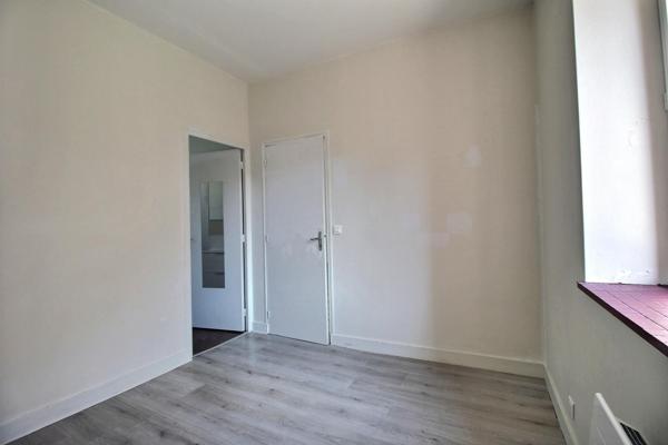 Immeuble 129m² à vendre Angerville 91670 190000€ - Micro.immo