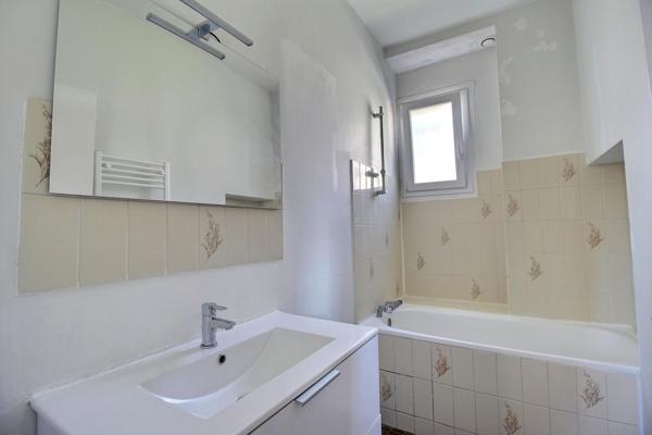 Immeuble 129m² à vendre Angerville 91670 190000€ - Micro.immo