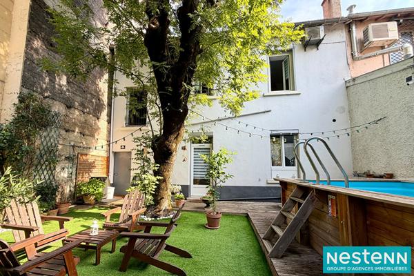Immeuble Villeurbanne 6 pièces à deux pas du Métro A - Jardin intimiste avec piscine