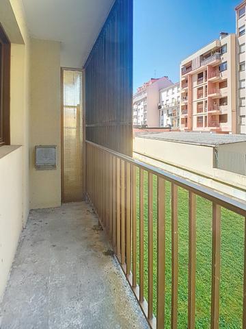 A vendre PAU CENTRE Appartement T4 de 100.53 m2 - résidence avec ascenseur, 2 balcons, suite parentale, cave et garage.