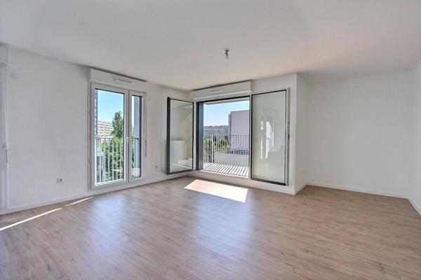 Appartement Asnieres Sur Seine 3 pièce(s) de 63.61 m2 AVEC BALCON