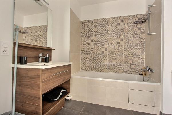 Appartement Asnieres Sur Seine 3 pièce(s) de 63.61 m2 AVEC BALCON