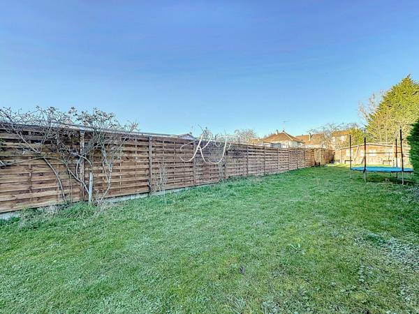 Maison individuelle avec 3 chambres et grand terrain