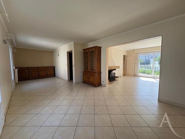 Maison de 105 m² - 2/3 chambres - garage - jardin 311 m² à Les Mureaux