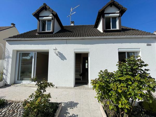 Maison de 105 m² - 2/3 chambres - garage - jardin 311 m² à Les Mureaux