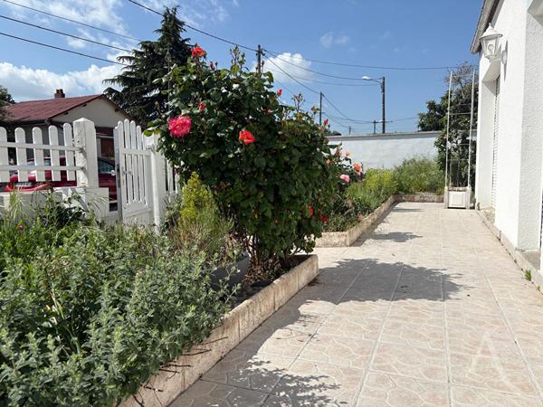 Maison de 105 m² - 2/3 chambres - garage - jardin 311 m² à Les Mureaux