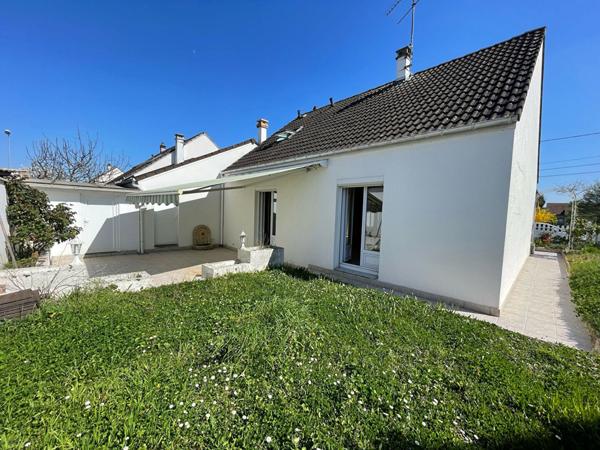 Maison de 105 m² - 2/3 chambres - garage - jardin 311 m² à Les Mureaux