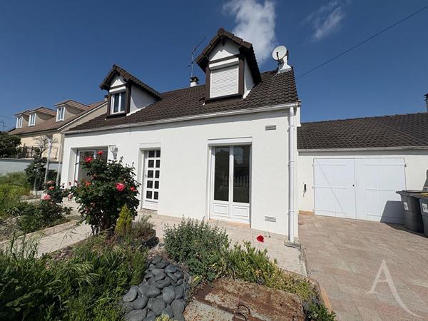 Maison de 105 m² - 2/3 chambres - garage - jardin 311 m² à Les Mureaux