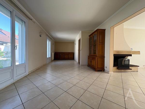 Maison de 105 m² - 2/3 chambres - garage - jardin 311 m² à Les Mureaux