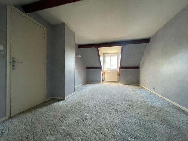 Maison de 105 m² - 2/3 chambres - garage - jardin 311 m² à Les Mureaux