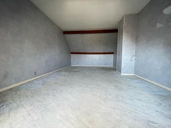 Maison de 105 m² - 2/3 chambres - garage - jardin 311 m² à Les Mureaux