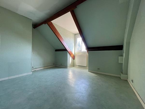 Maison de 105 m² - 2/3 chambres - garage - jardin 311 m² à Les Mureaux