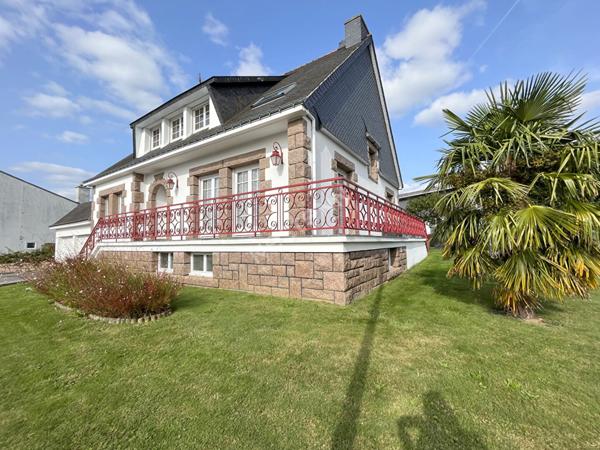 REMUNGOL- Jolie propriété à vendre de 171 m² avec 4 chambres, sous-sol complet avec 3 garages