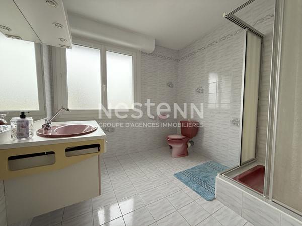 REMUNGOL- Jolie propriété à vendre de 171 m² avec 4 chambres, sous-sol complet avec 3 garages