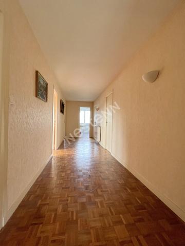 REMUNGOL- Jolie propriété à vendre de 171 m² avec 4 chambres, sous-sol complet avec 3 garages